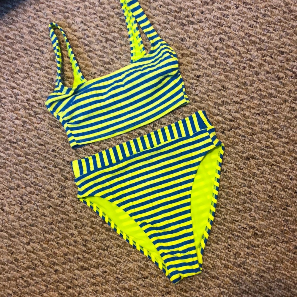 Bright Striped bikini 👙